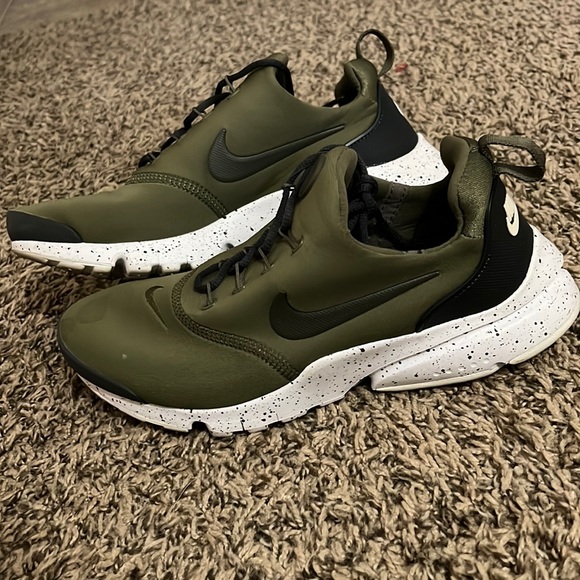 Nike shoes - Picture 2 of 12